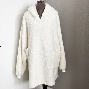 NWT Kirklands Ivory Sherpa Throwzie One Size